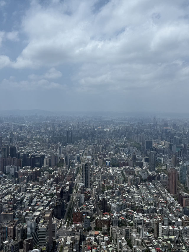 The View From The Top Of Taipei 101, The Best Way to See The City!