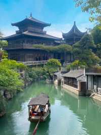 穿漢服嘅網紅同埋磨剪刀嘅匠人，邊個先至係真古鎮居民