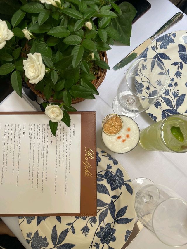 Magical restaurant in Paris