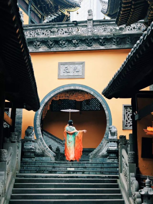 想不到寺廟都可以咁靚，簡直係「人在畫中遊」！