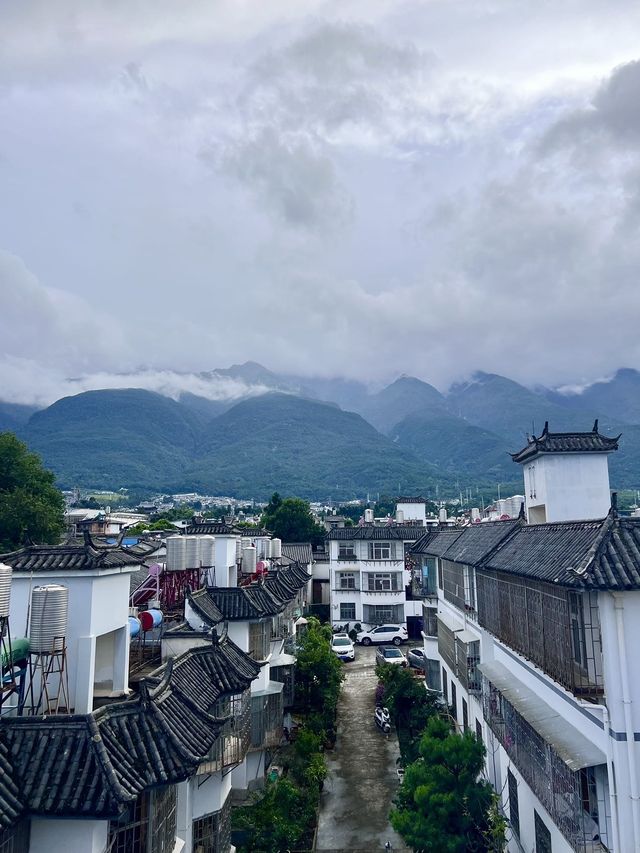 嚟大理住咗理想民宿 拍到咗天空之鏡