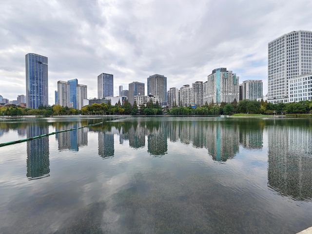 武漢菱角湖 0 元拍秋！地鐵直達+湖心木棧道1 秒出片