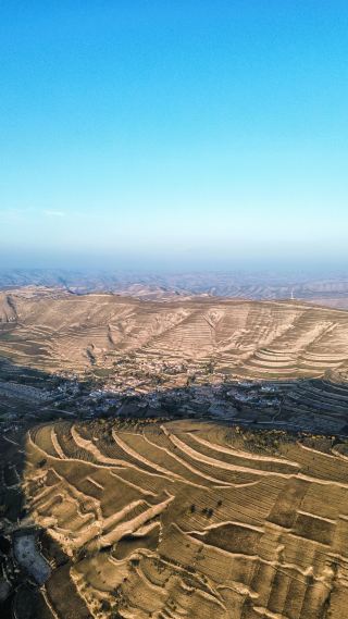 ทัวร์ขับรถเที่ยวเองที่นาขั้นบันไดไป๋หยินและฮุ่ยหนิง โลกแห่งเทพนิยายฤดูใบไม้ร่วงที่จะทำให้คุณตะลึง