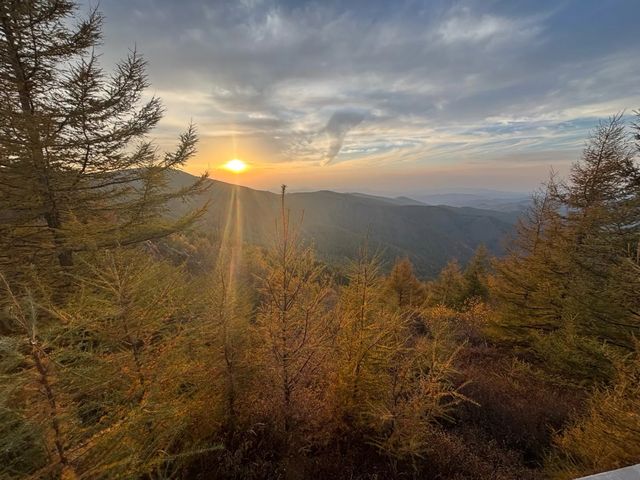 內蒙古蘇木山,墜入北境金色油畫 內蒙古蘇木山,墜入北境金色油畫