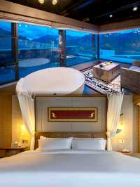 九寨溝住對了！雲裳民宿，推窗就是雪山海子