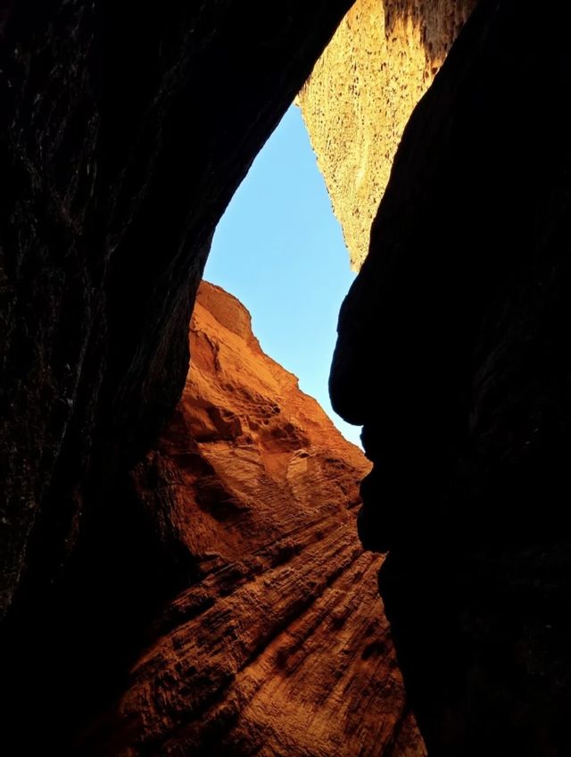 赴一場億年之約！天山神秘大峽谷的赤色秘境，刷屏朋友圈