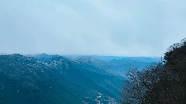 藏在秦巴秘境中的龍頭山也太絕了吧雲海繚繞山峰，有如仙境！這份一日遊攻略趕緊收好～  漢中龍頭山