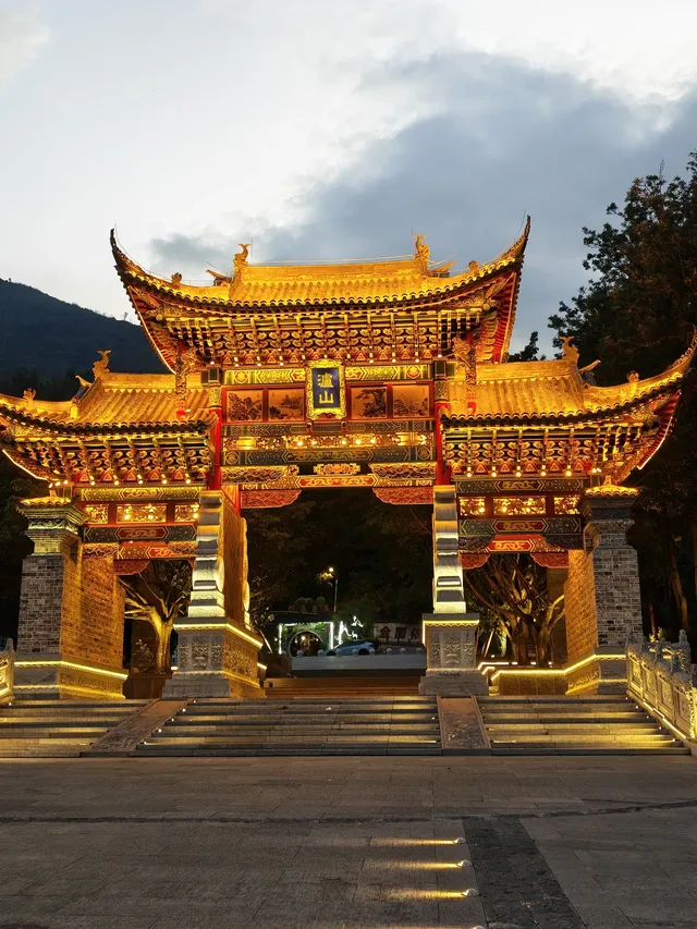 西昌瀘山.半日徒步爬山登頂全攻略 西昌瀘山.半日徒步爬山登頂全攻略