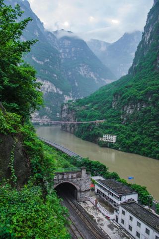 러산 비밀 구역: 진커우허