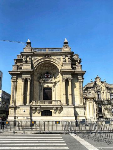 리마 작은 마을: 시간 속 잠든 낭만적 풍경