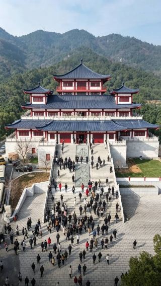 คู่มือการท่องเที่ยวภูเขาไป๋จ้าวช่วงปลายฤดูใบไม้ผลิ: ตามรอยหลี่ไป๋ไป "เฮอา" (คำท้องถิ่นที่หมายถึงการสังสรรค์อย่างผ่อนคลายและเมามาย) และอย่าจากไปจนกว่าคุณจะเมามายสนิท!