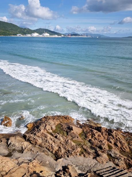 深圳の穴場ガラスの海｜官湖ビーチは自家用車で予約不要、過小評価され
