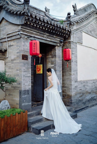 院落裡的新式浪漫婚禮