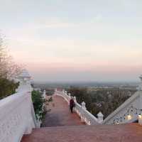 ไหว้พระ หน้าหนาว วัดเขาวงพระจันทร์ ลพบุรี