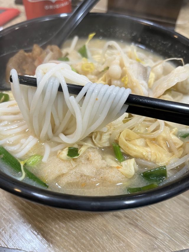 譚仔三哥全新酸菜鯛魚米線 🐟