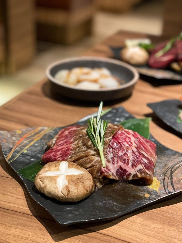 坐定定被餵食😆高質日式燒肉店🩷