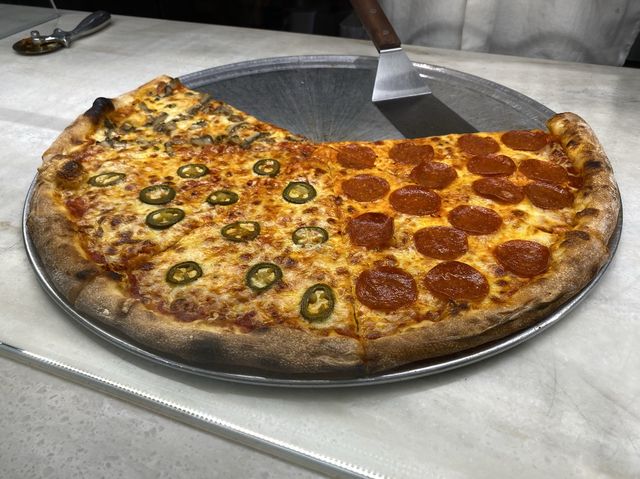 東京・台東区。路地裏グルメ『Maple Pizza』