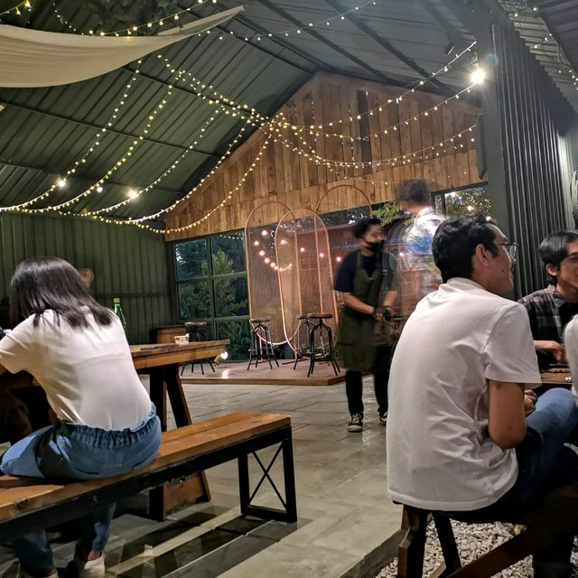 Rustic Market. An awesome hang out spot!!