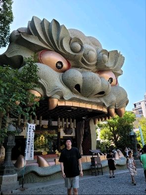 오사카의 떠오르는 핫플, 난바 야사카 신사