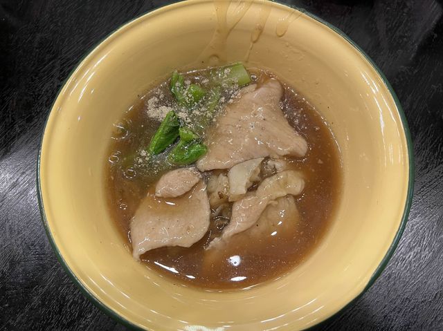 ร้านราดหน้าหมูนุ่ม ที่ไม่ได้มีเมนูเด็ดแค่ราดหน้า