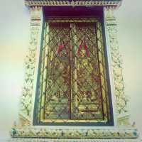 All that GLITTERS is the GRAND PALACE!
