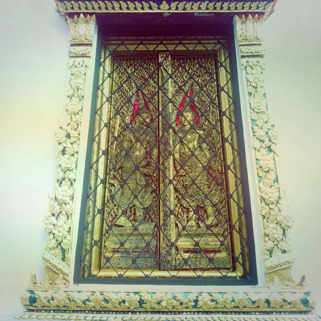 All that GLITTERS is the GRAND PALACE!