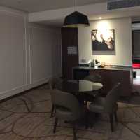 Spacious suite next to the mall