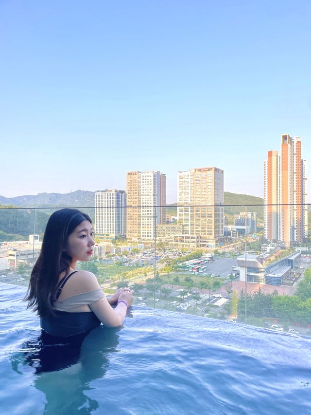 오픈형 루프탑 인피니티풀 수영장 호캉스 🫧🏙️🤍