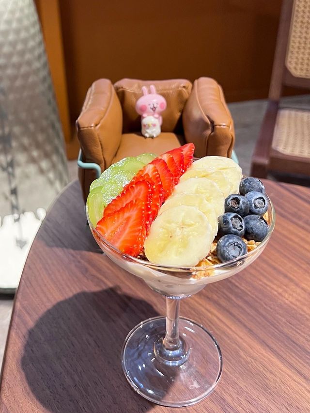 🌟中環隱世cafe @全球第一間Cassina cafe