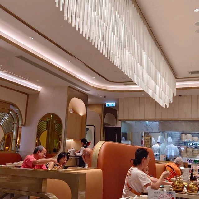 享受樂天皇朝 , 令人快樂的美食！