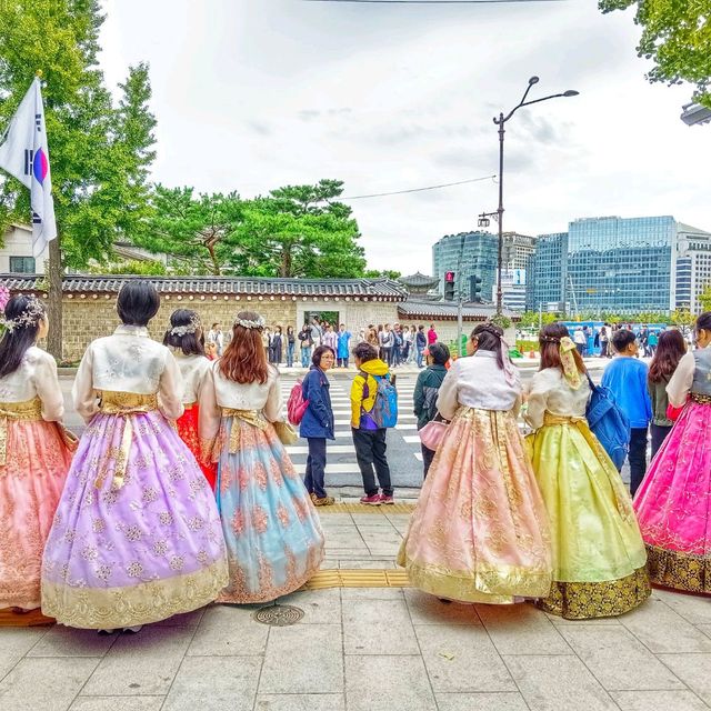 พระราชวังเคียงบก กับชุดฮันบก
