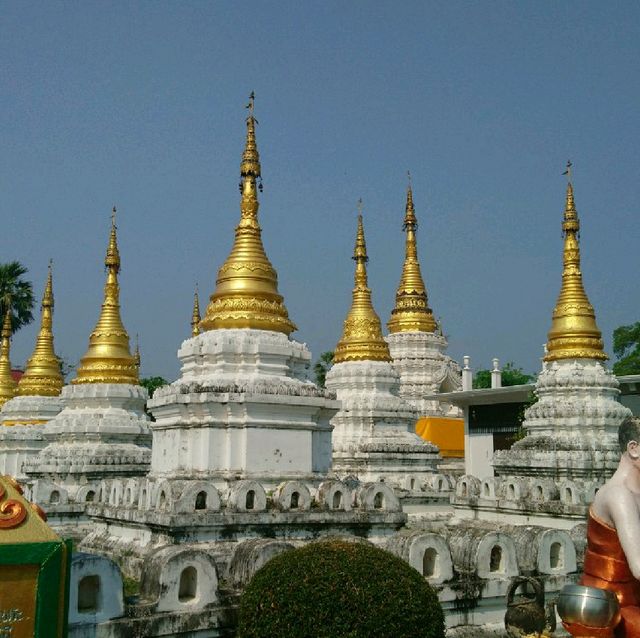 กราบ..เจดีย์ซาว เมืองลำปาง