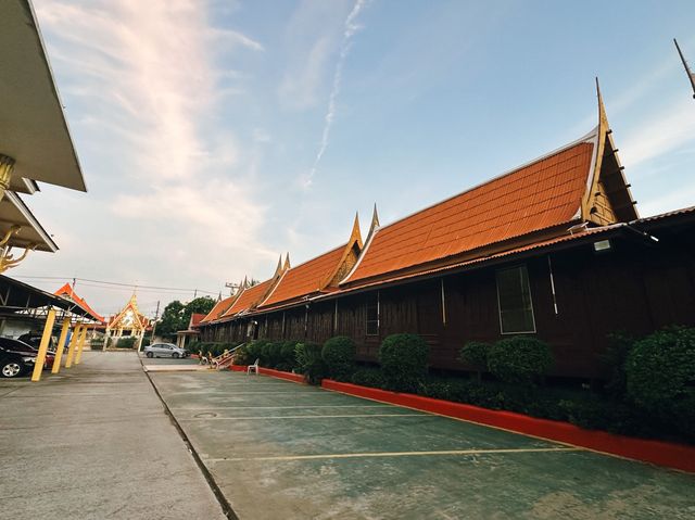 วัดใหญ่จอมปราสาท จังหวัดสมุทรสาคร