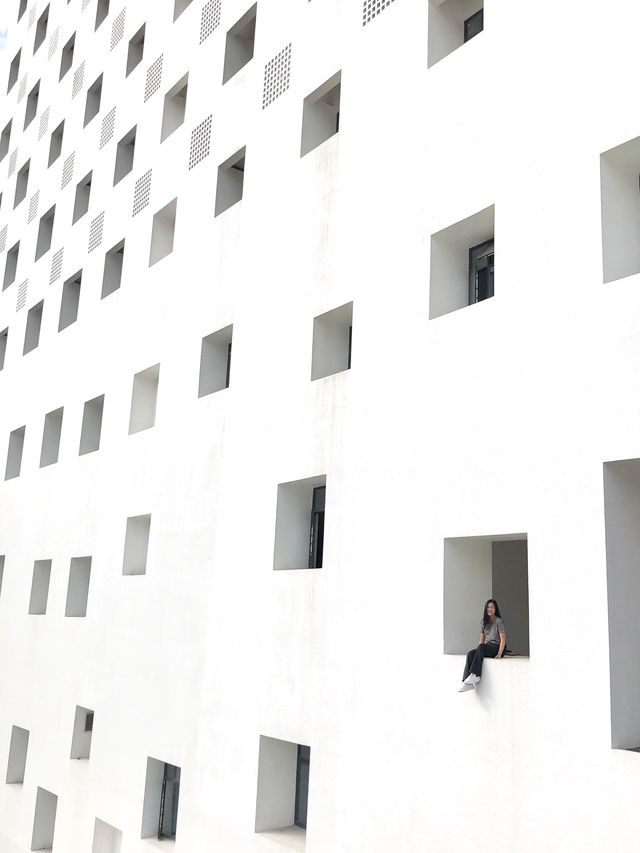 Amazing White Building in Shenzhen University 🤍🦢