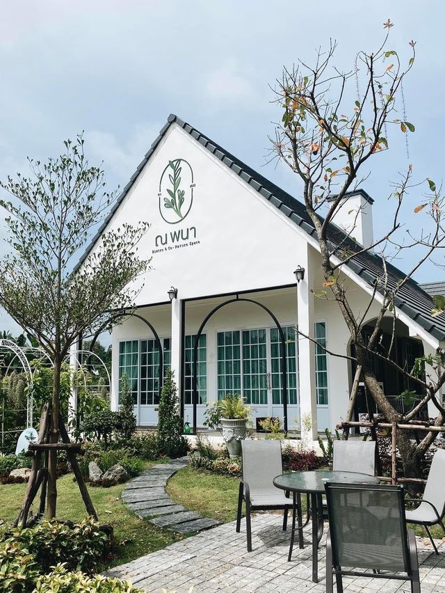 ณ พนา Bistro & Co-Nature Space