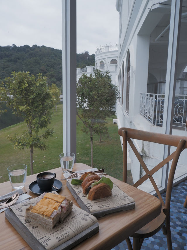 無遮擋湖景Cafe，浪漫約會打卡好地方