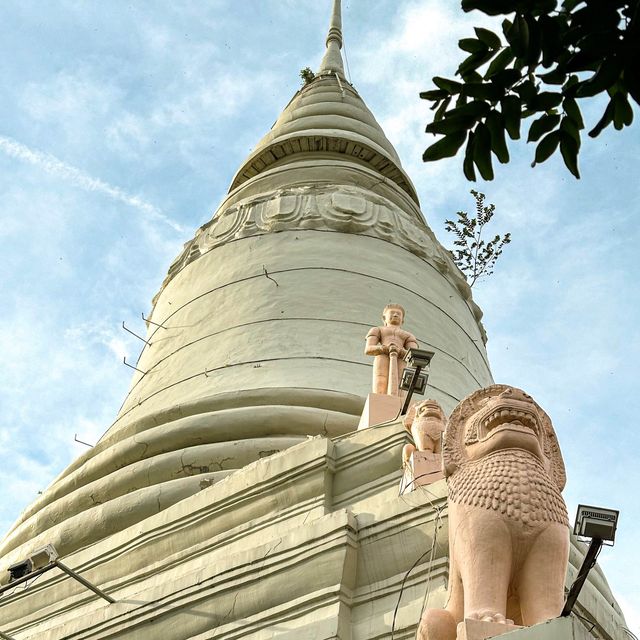 วัดพนม (Wat Phnom) พนมเปญ กัมพูชา