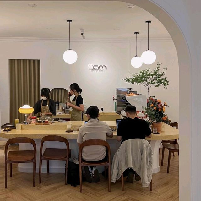 Dam Cafe & Kitchen