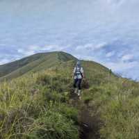 Hiking up Mount Rinjani, Indonesia 🇮🇩🥾⛰️