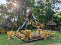 คาเฟ่ริมน้ำในรีสอร์ท The Antique Riverside 