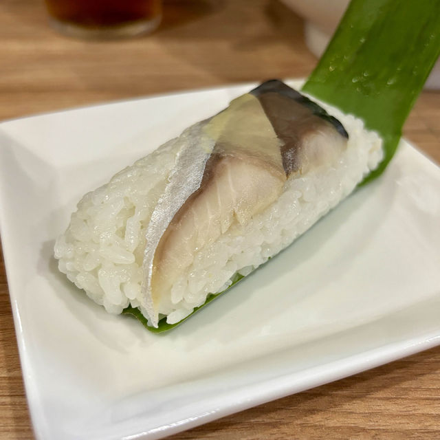 【大阪・難波】真っ黒なのにアッサリしている大阪ブラック「麺屋 丈六 なんば店」