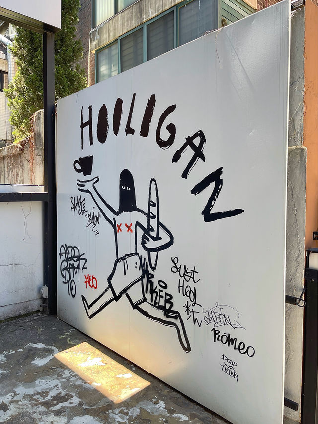 首爾弘大小巷內的時尚咖啡店-Hooligan Coffee