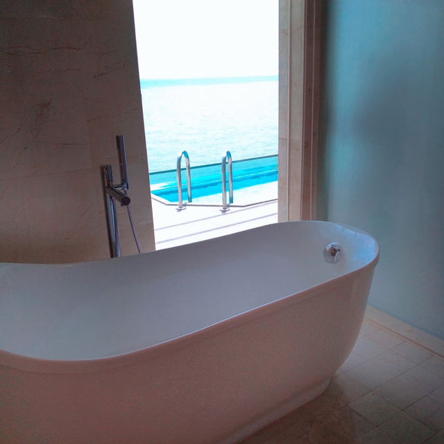 Panoramic Paradise: Unwinding at Lexis Hibiscus