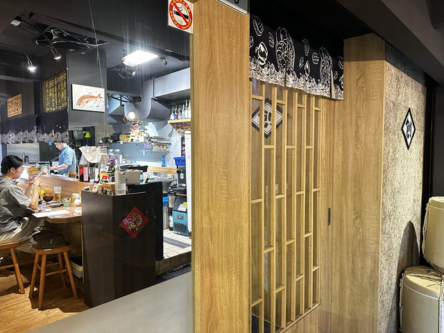 「臺北東區創意日本料理，必試招牌乾貝漢堡加海膽」