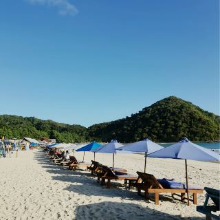 Pantai Selong Belanak