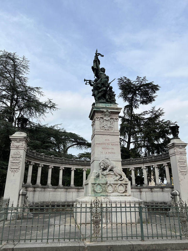 娛樂性豐富的里昂金頭公園🎠🎠🛝