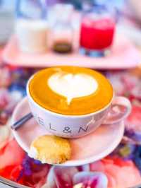 Stunning café with bright pink love themed decor 🌸