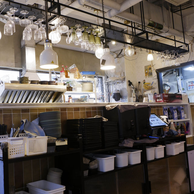 𖤣𖤥旺角Cafe│天台花園的日式料理