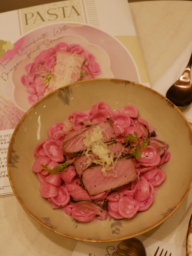 𖤣𖤥元朗Cafe｜鮮艷色彩的甜品和主食