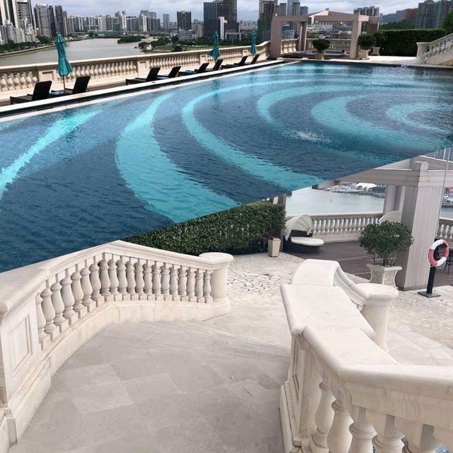 「澳門十六浦索菲特酒店，泳池美景」